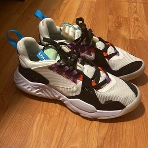 Nike Jordan women’s sneakers sz 8